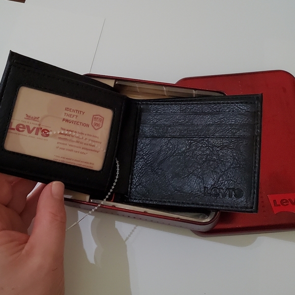 🤩Brand New in box Levi's black leather wallet - Picture 5 of 12